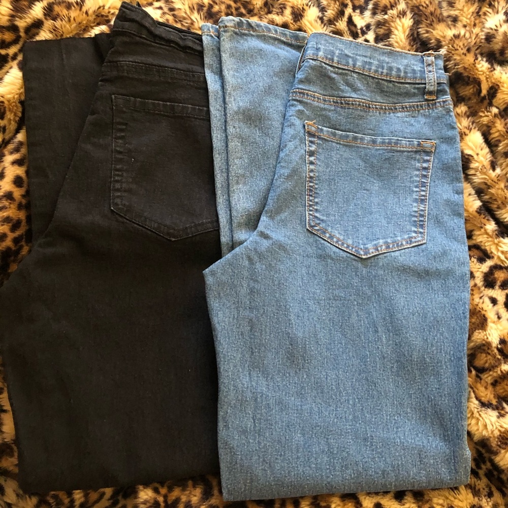 🦋Two pairs of forever 21 jeans.🦋